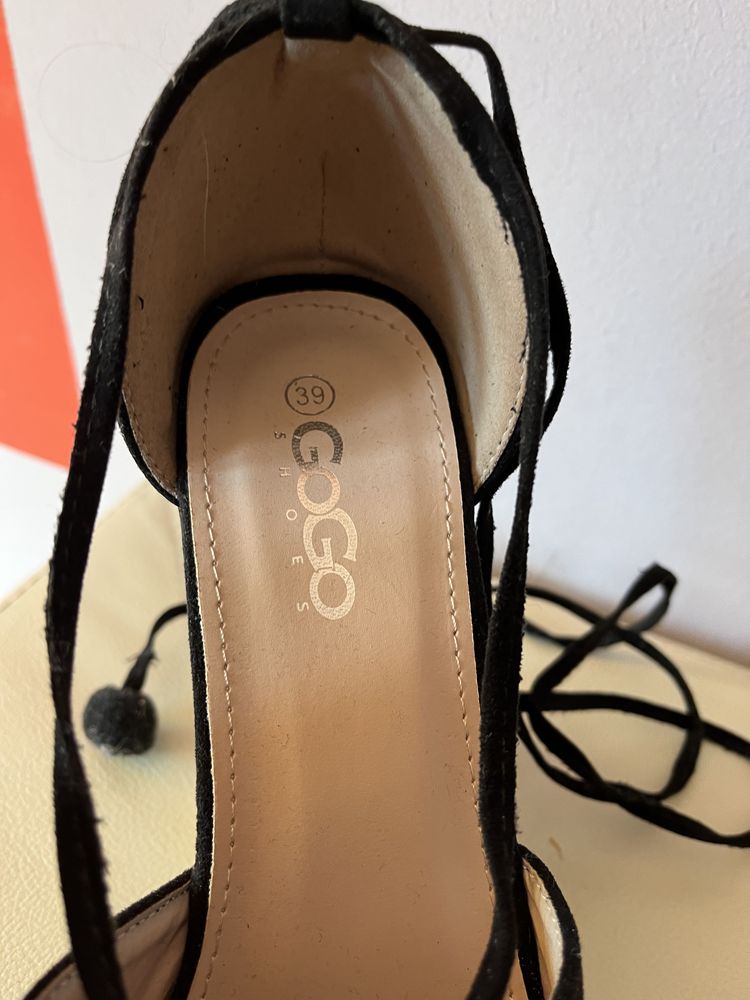 Buty na koturnie rozmiar 39