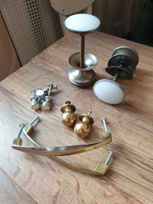 Накладні ручкі на двері, врізний замок