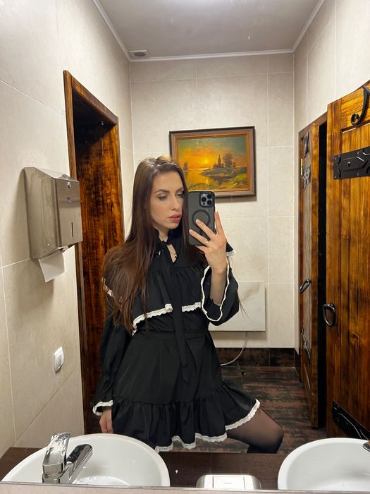 Сукня чорна елегантна