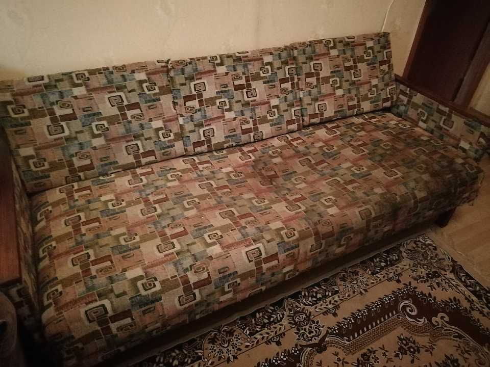 Односпальний нерозкладний диван б/у