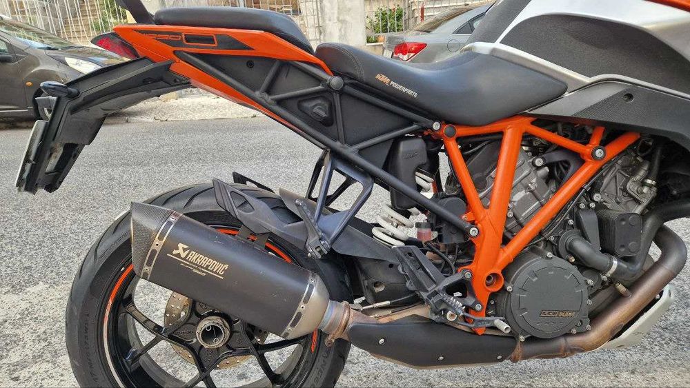 KTM 1290 Superduke GT 2017 [com malas]