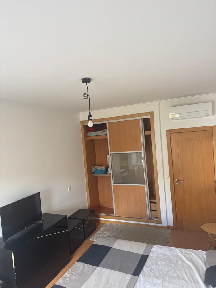 Quarto para arrendar próximo à pontinha