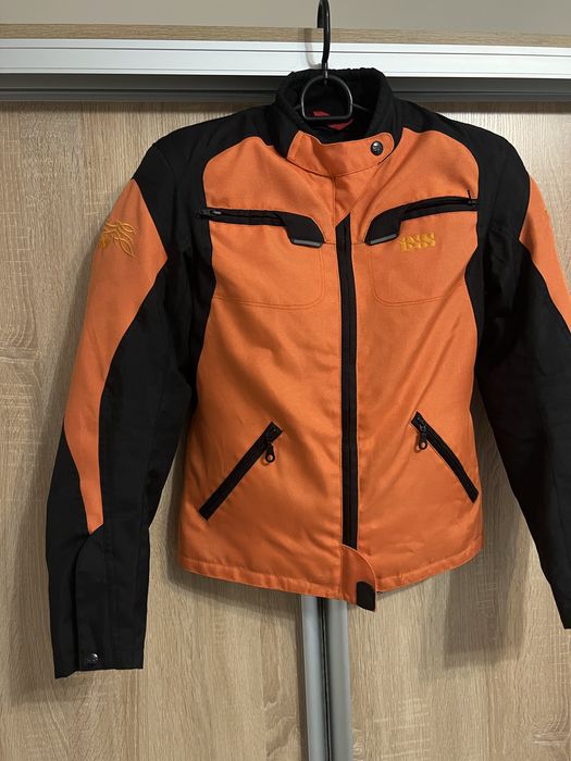 Жіноча мото-куртка в ідеальному стані Розмір S