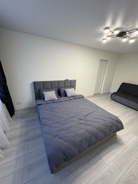 1к кв пр. Космонавтів, Мега Молл