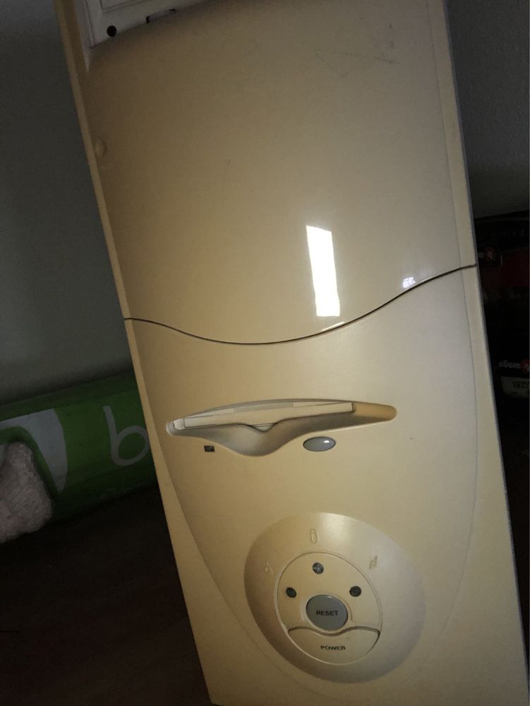 Torre pc com cd e disquete