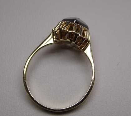 Złoty dwukolorowy pierścionek z diamentem kopułka vintage 0,08 ct.