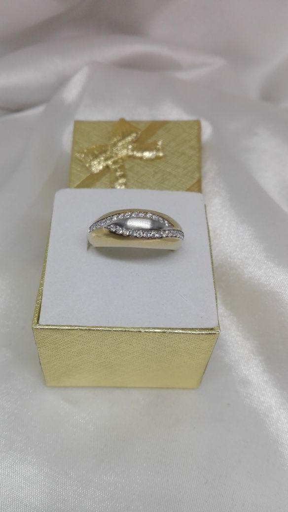 Złoty pierścionek z cyrkoniami, złoto 585 R17