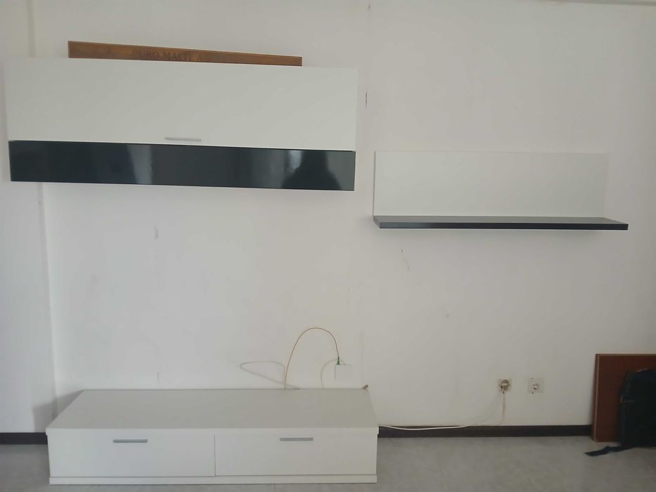 Sofa e estante de sala