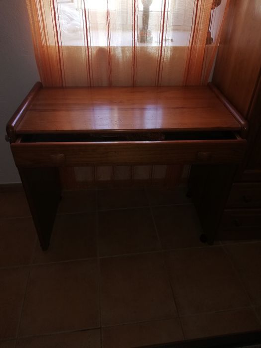 Secretaria em madeira