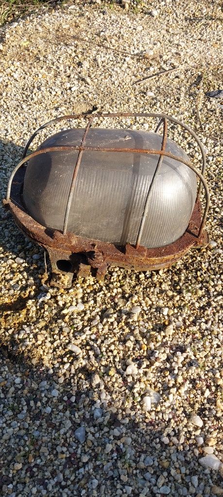 Lampa ze starego wagonu kolejowego