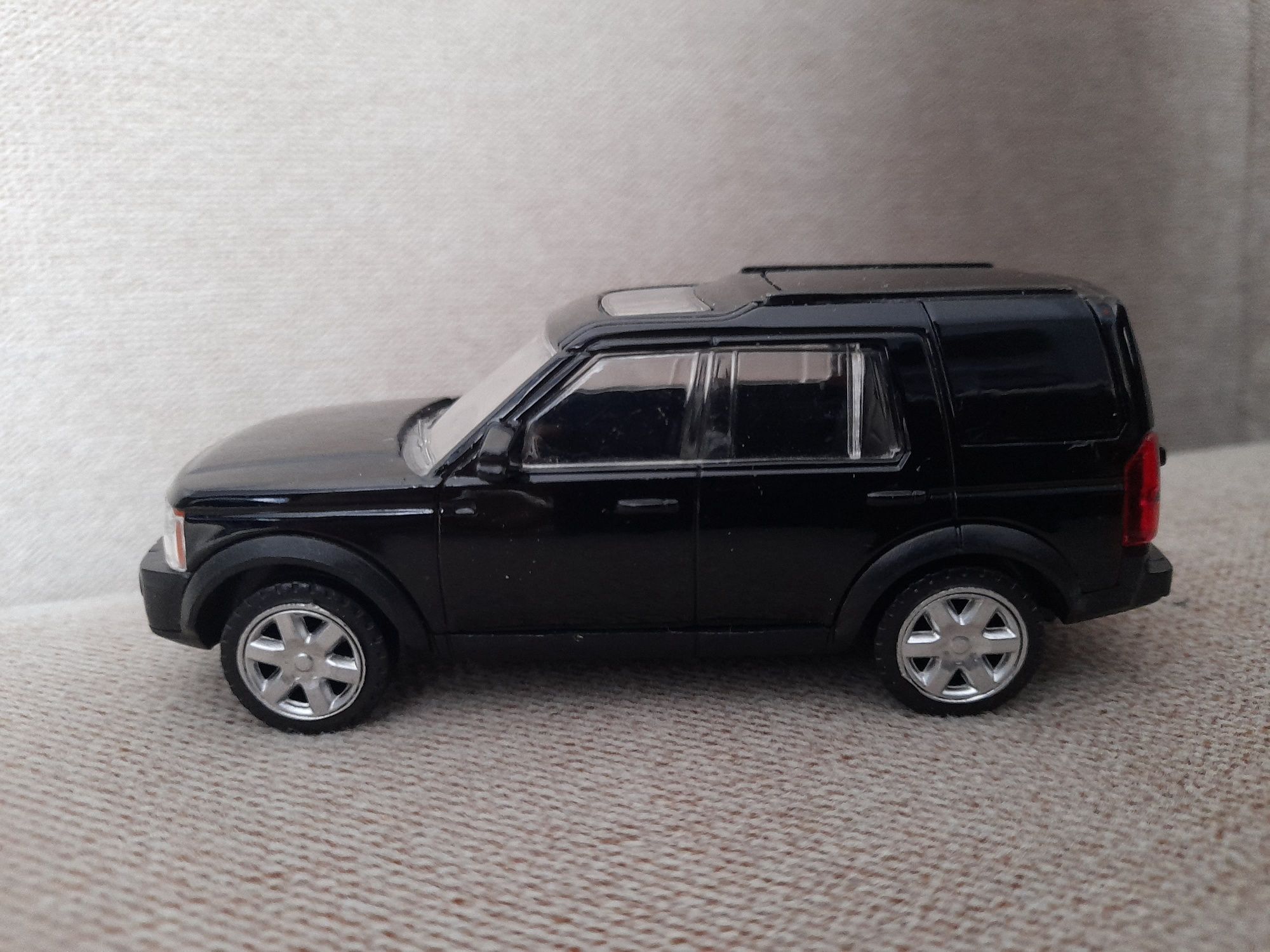 Zabawka land rover discovery 3