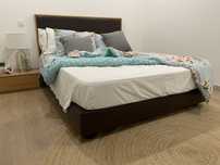 Estrutura de cama em pele