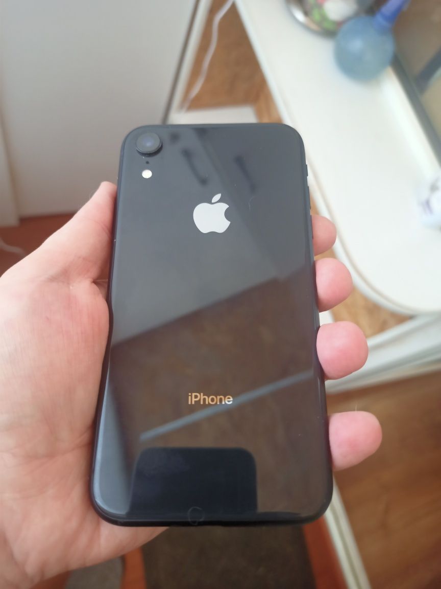 Продам Iphone xr 64 Gb + apple watch