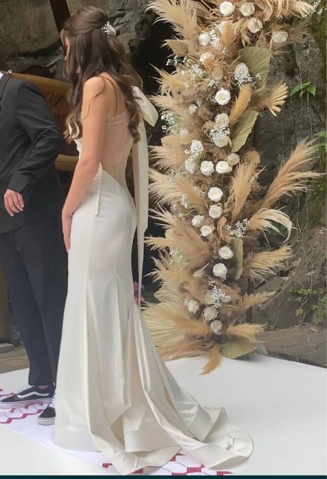 Елегантна весільна сукня Anri, силует рибка від Ange Etoiles.