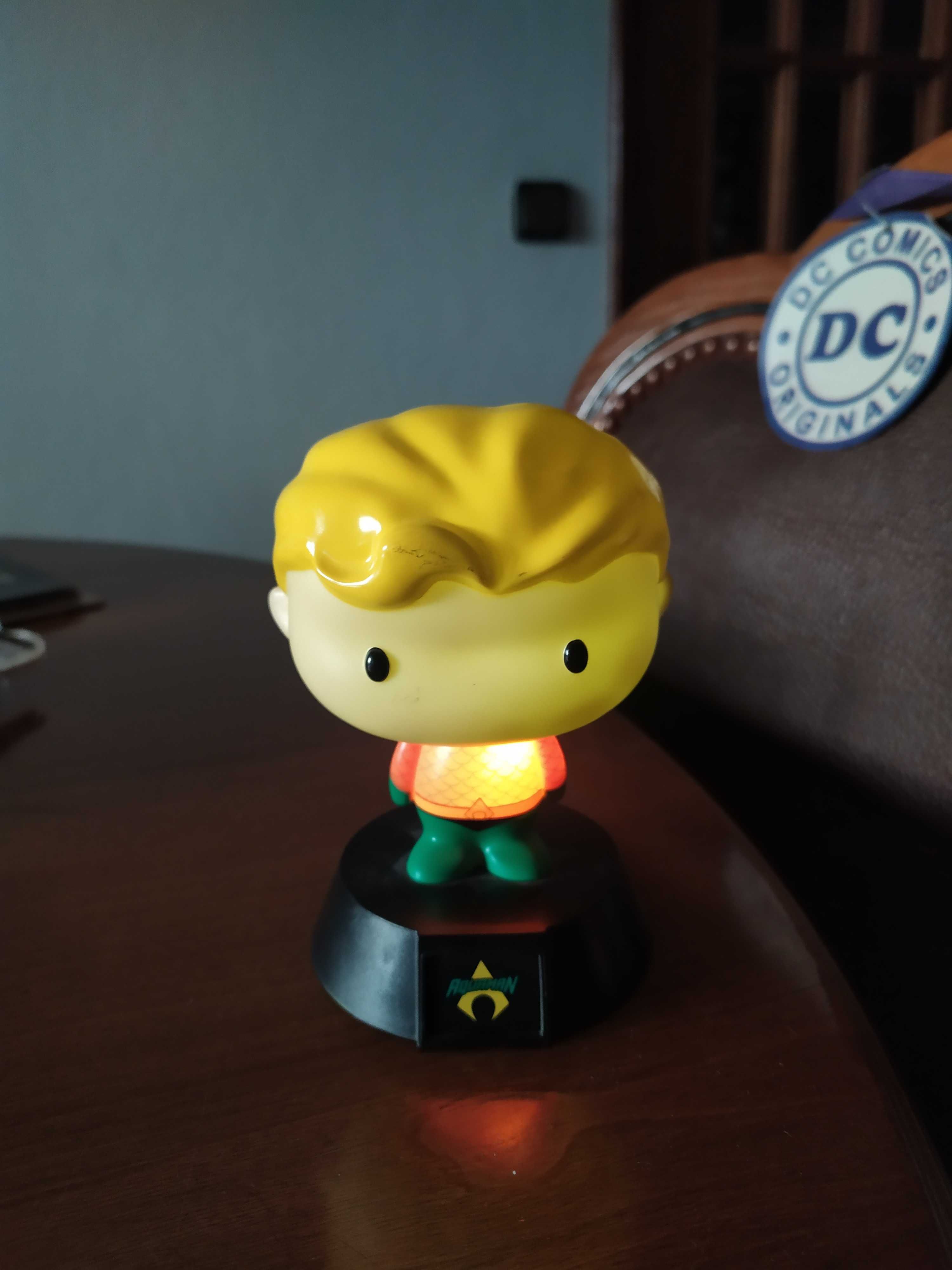 Figura do Aquaman com luz