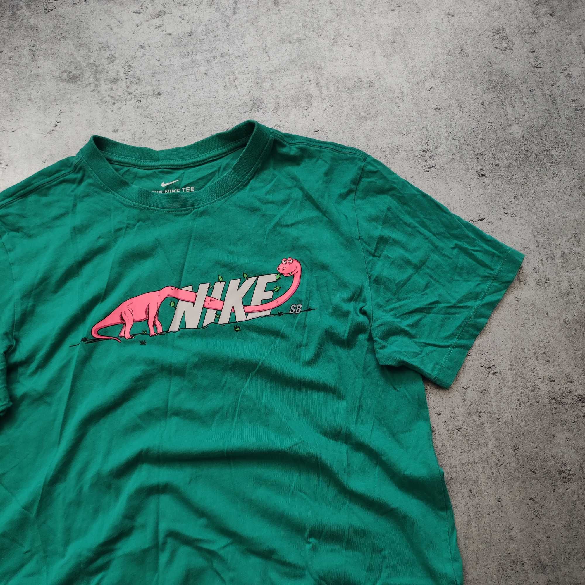 MĘSKA Koszulka PREMIUM Nike Zielona SB Skatebarding Dino Nadruk Logo