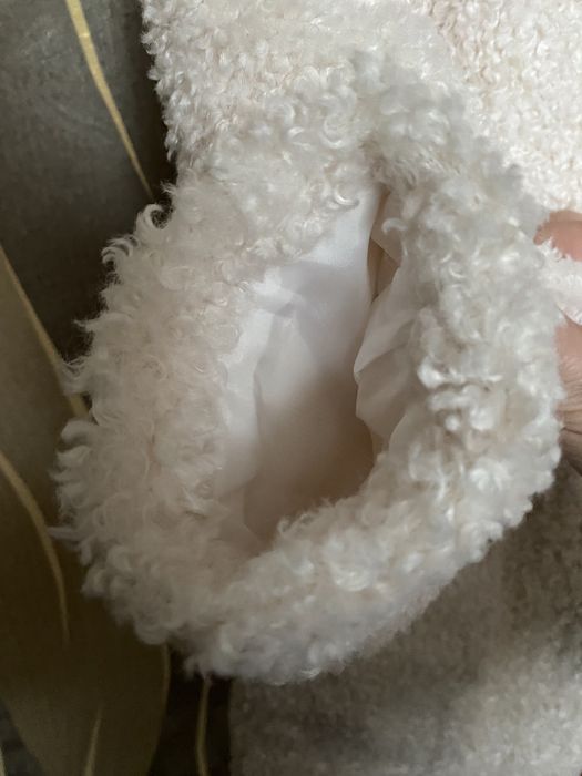 Шубка деми для девочки на 6-7 лет