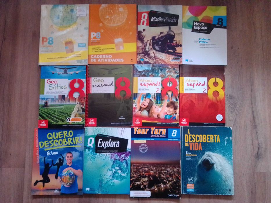 Livros escolares do 7º e 8º ano.