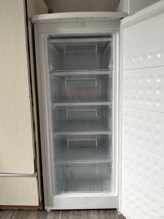 Морозильна камера Elenberg