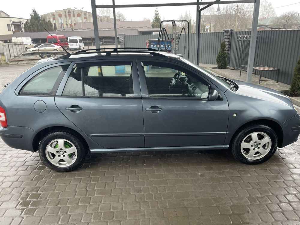 Продам авто шкода фабія 2006 рік мотор 1.4 16 клапанів авто на ходу