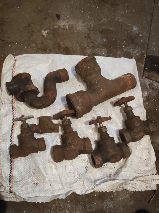 Краны, вентиля ,тройники , чугунные. СССР.