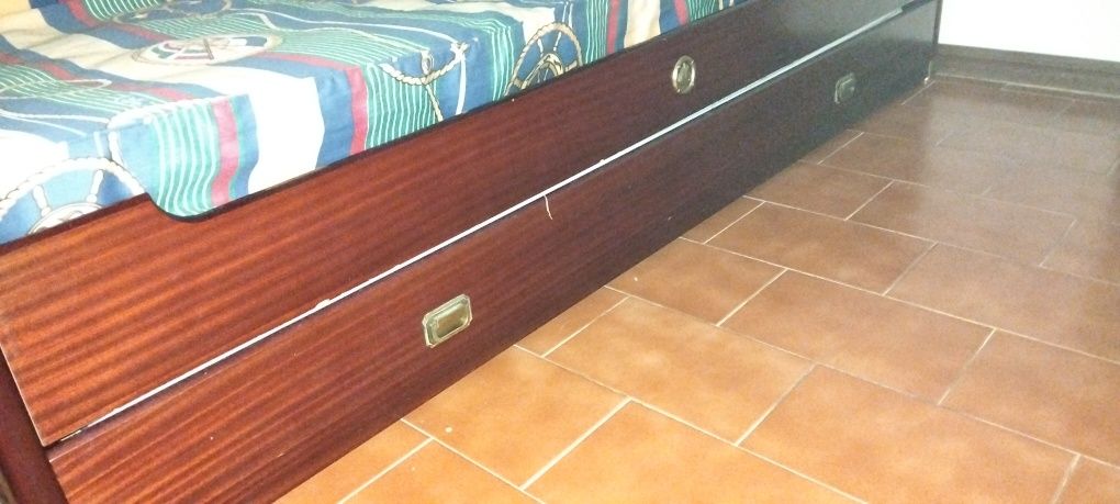 Cama com gavetão  - Para desocupar