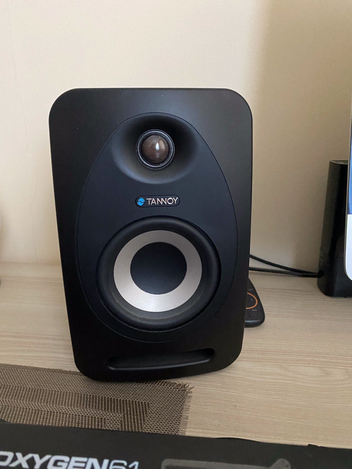 Студійні монітори Tannoy REVEAL 402