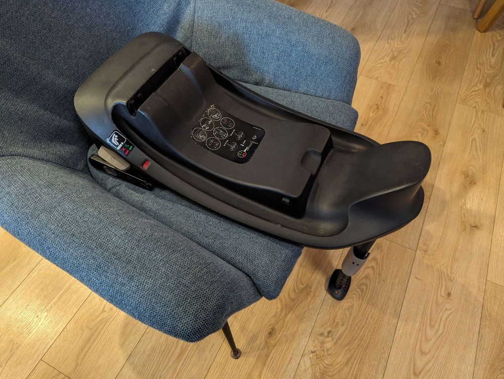 Cybex aton B2 z bazą isofix po jednym dziecku stan bardzo dobry