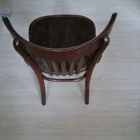 2 stare krzesła w dobrym stanie + 1 gratis