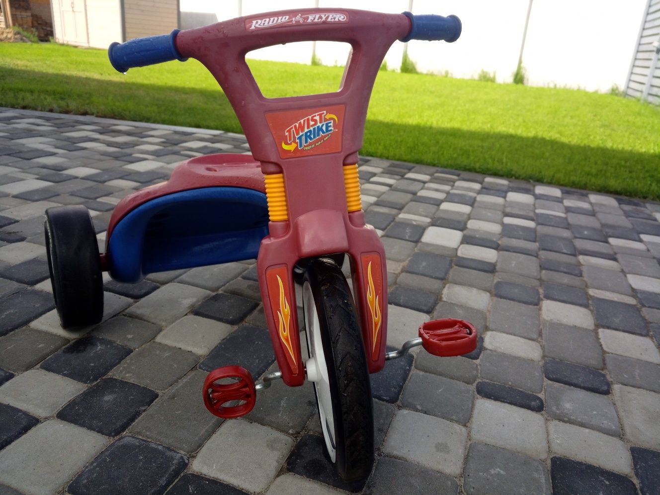 Дитячий велосипед radio flyer twist trike - 2 in 1