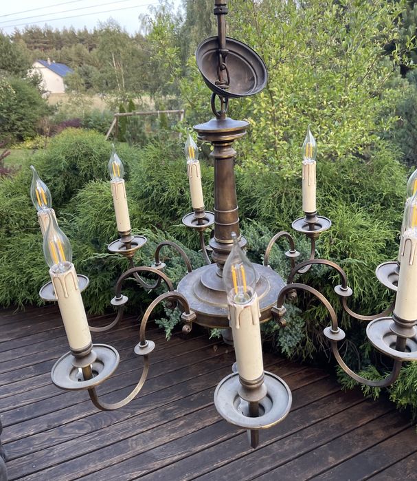 Piękny stary antyczny żyrandol