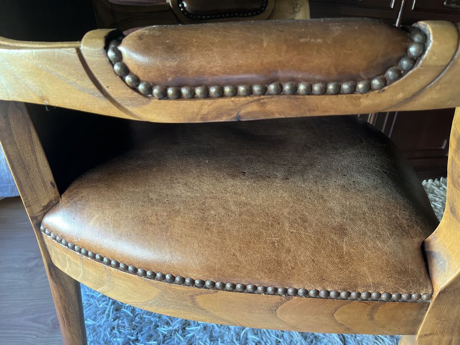 Cadeirão vintage em pele