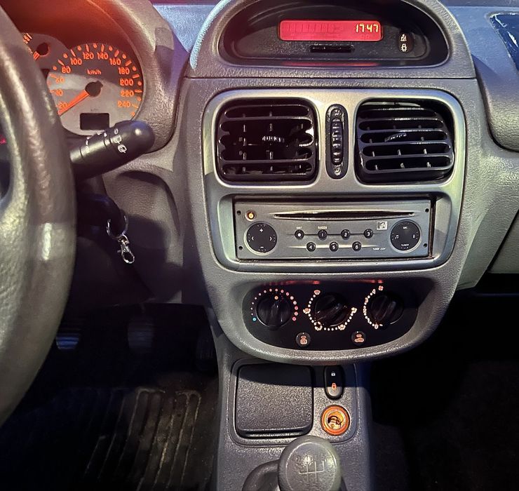 Renault Clio 1.2 16V 2000