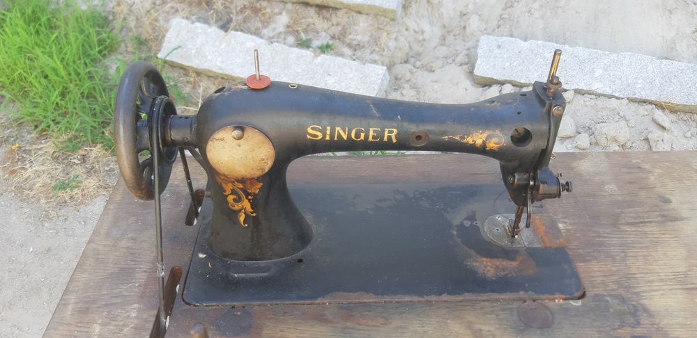 Máquina de costura singer antiga