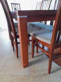 Stół z kszesłami