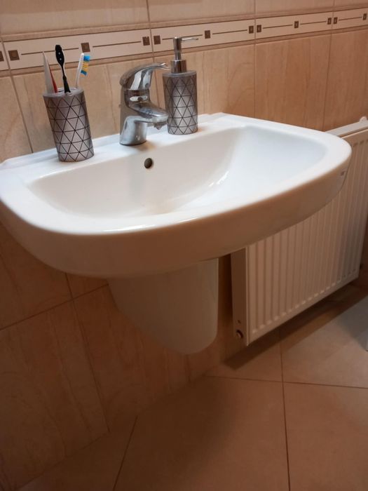 Umywalka z obudową
