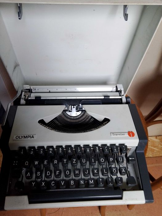 Maszyna do pisania Olympia Traveller