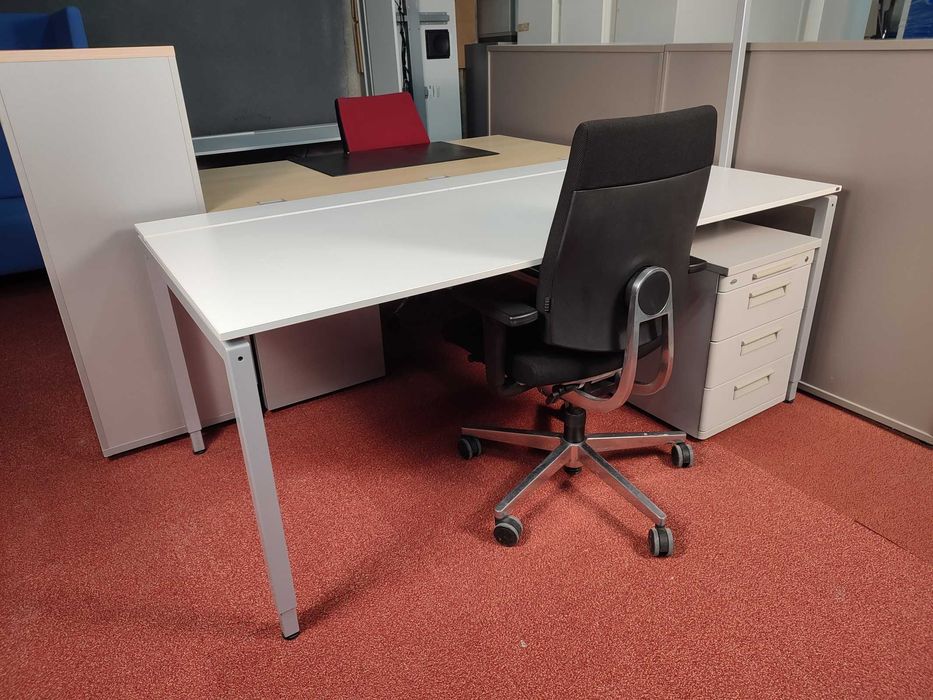 Zestaw mebli biurowych home office biurko krzesło szafka VS SEDUS