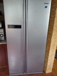 Холодильник Samssung  колір металік