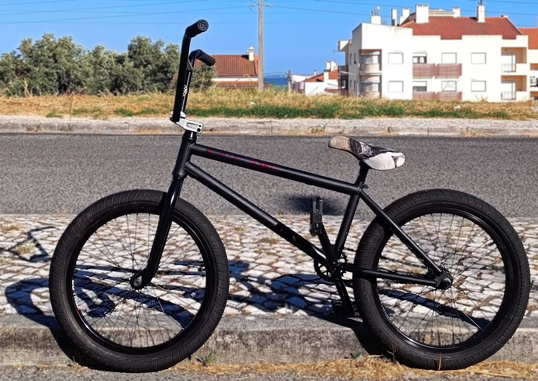Bicicleta BMX Profissional Kink Switch 2022 Original – Como nova!