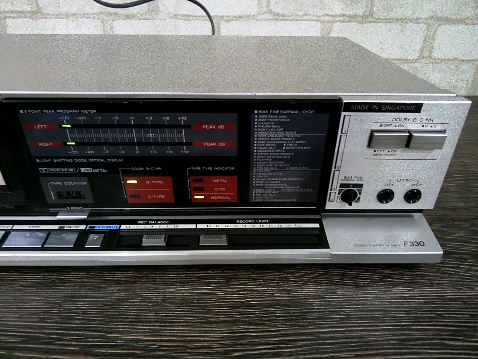 Aiwa AD-F330K Stereo Cassette Deck