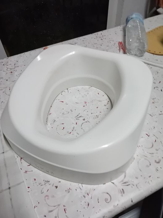 Apoio de sanita com pouco uso