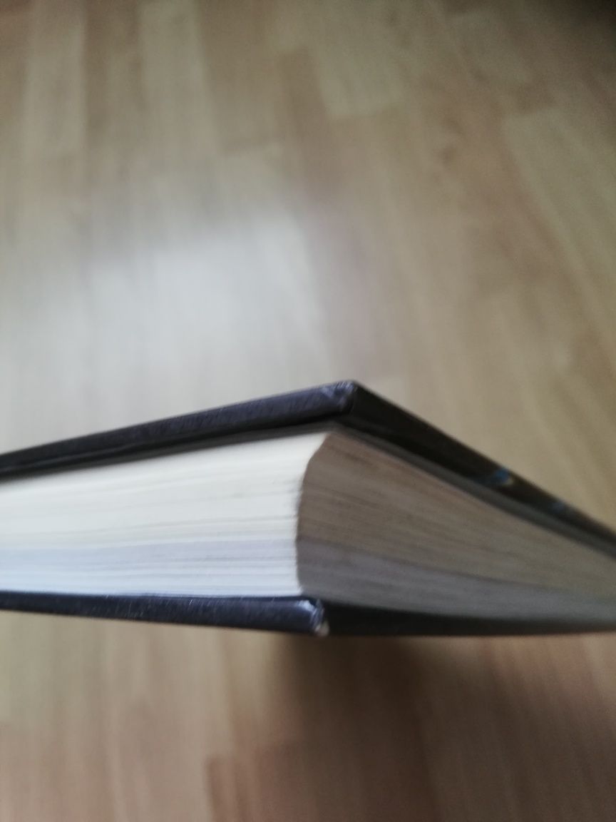 Przeglądowy atlas świata twarda oprawa