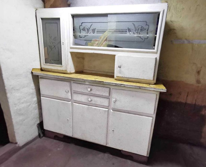 Stary bifyj kuchenny starodawny kredens do renowacji. Byfyj