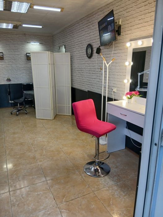 Рабоче місце для манікюра кабинет кушетку оренда салон