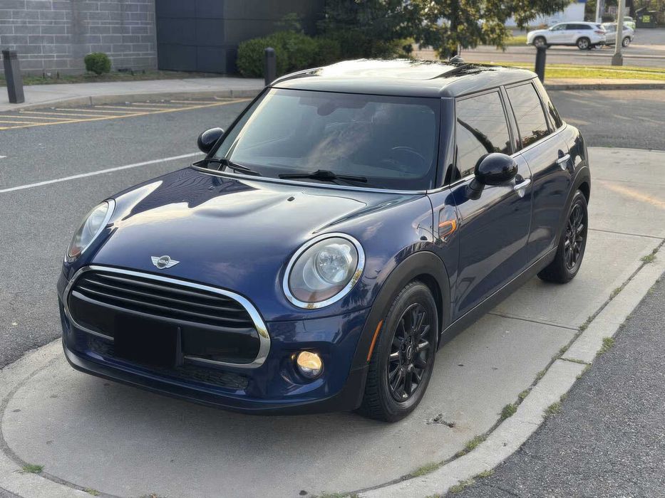 MINI Cooper 4-Door Hatchback      2017