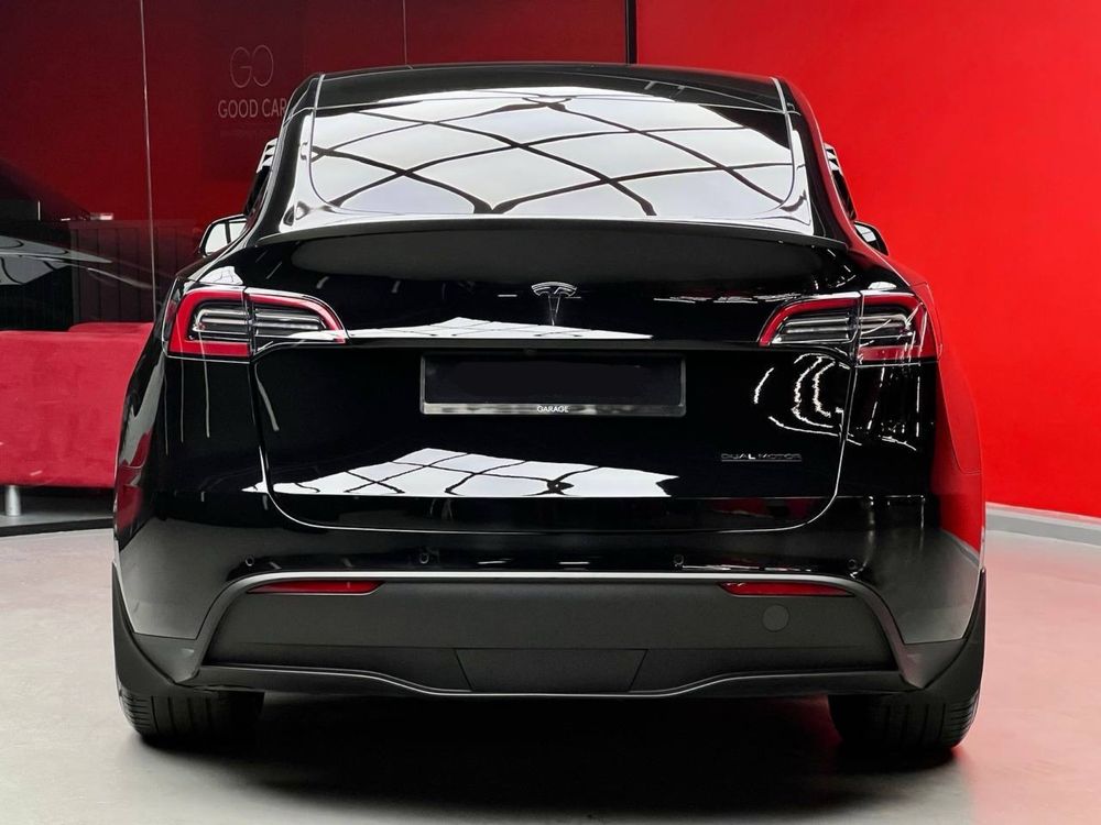 Tesla Model Y Perf 2021