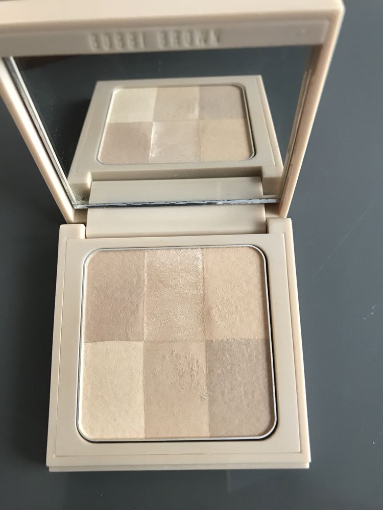 Bobbi Brown nude finish A42 puder rozswietlajacy