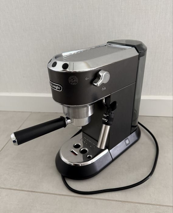 Кавоварка ріжкова Delonghi EC 685 BK