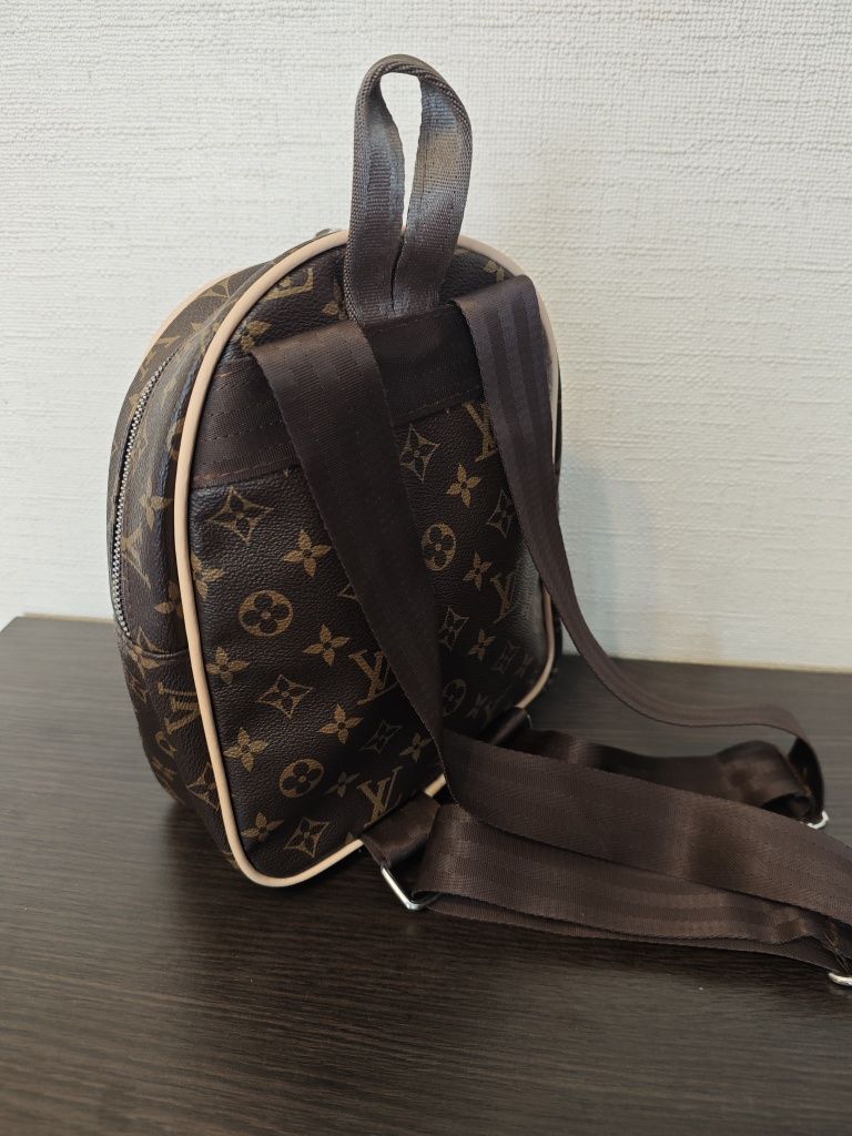 Рюкзак LOUIS Vuitton